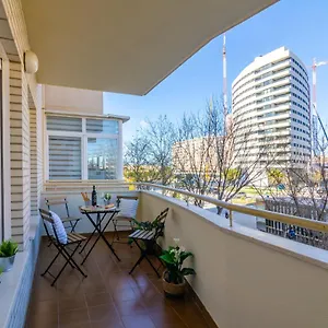  Apartamento Wintowinrentals Teatinos, Metro, Free Parking & Pool.